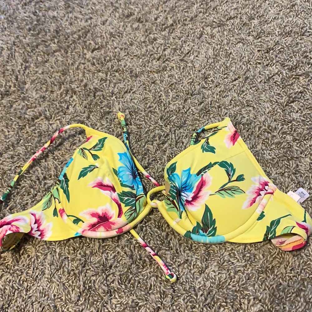 Tie swim top
